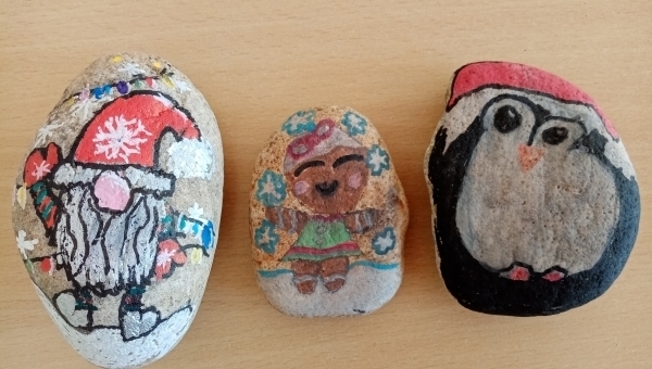 Malovaný vánoční kamínek