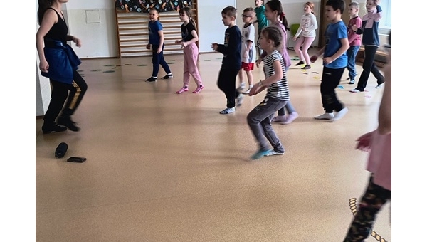 cvičení s paní Farkotovou