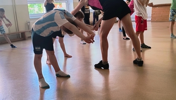 protahování s paní Farkotovou