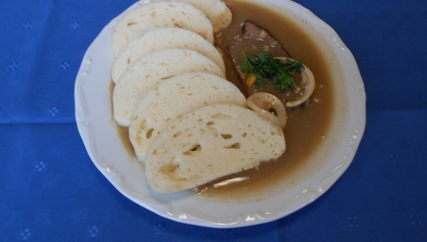 Hovězí pečeně štěpánská, houskový knedlík