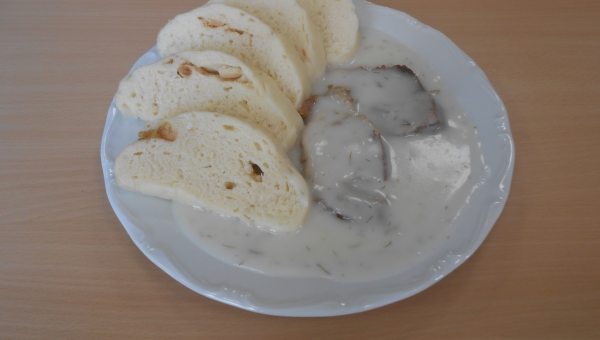 Hovězí maso vařené, koprová omáčka, houskový knedlík